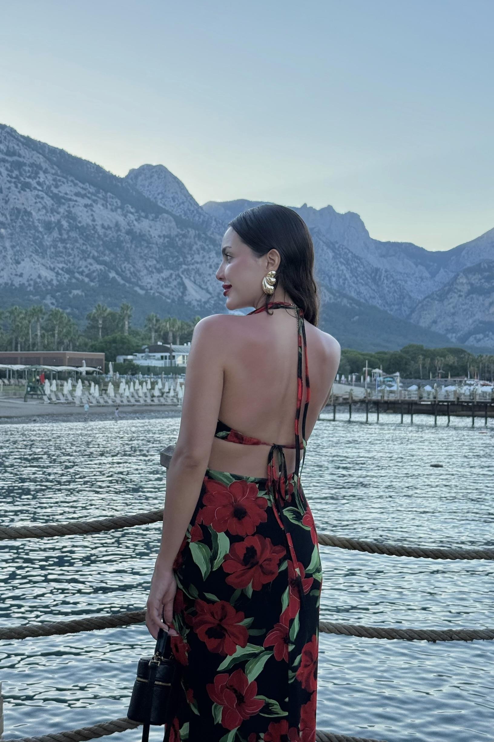 Bahama Kırmızı Güllü Sırt Dekolteli Elbise