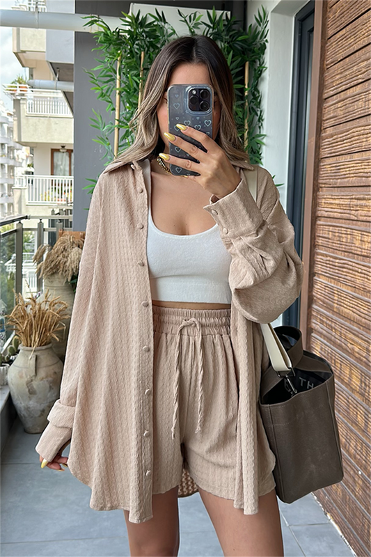 Bej rengi gömlekli şort takım