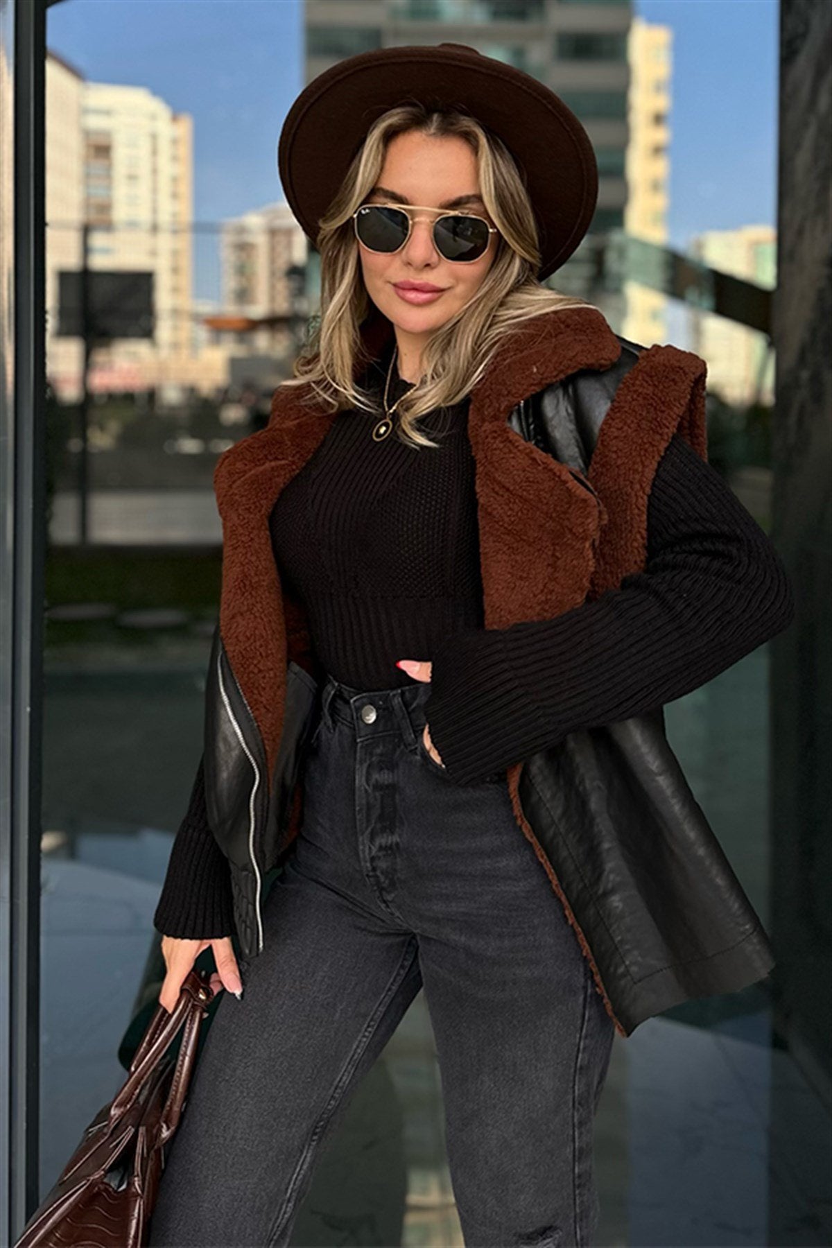 Bel gipeli kürk detaylı deri yelek - Acı Kahve