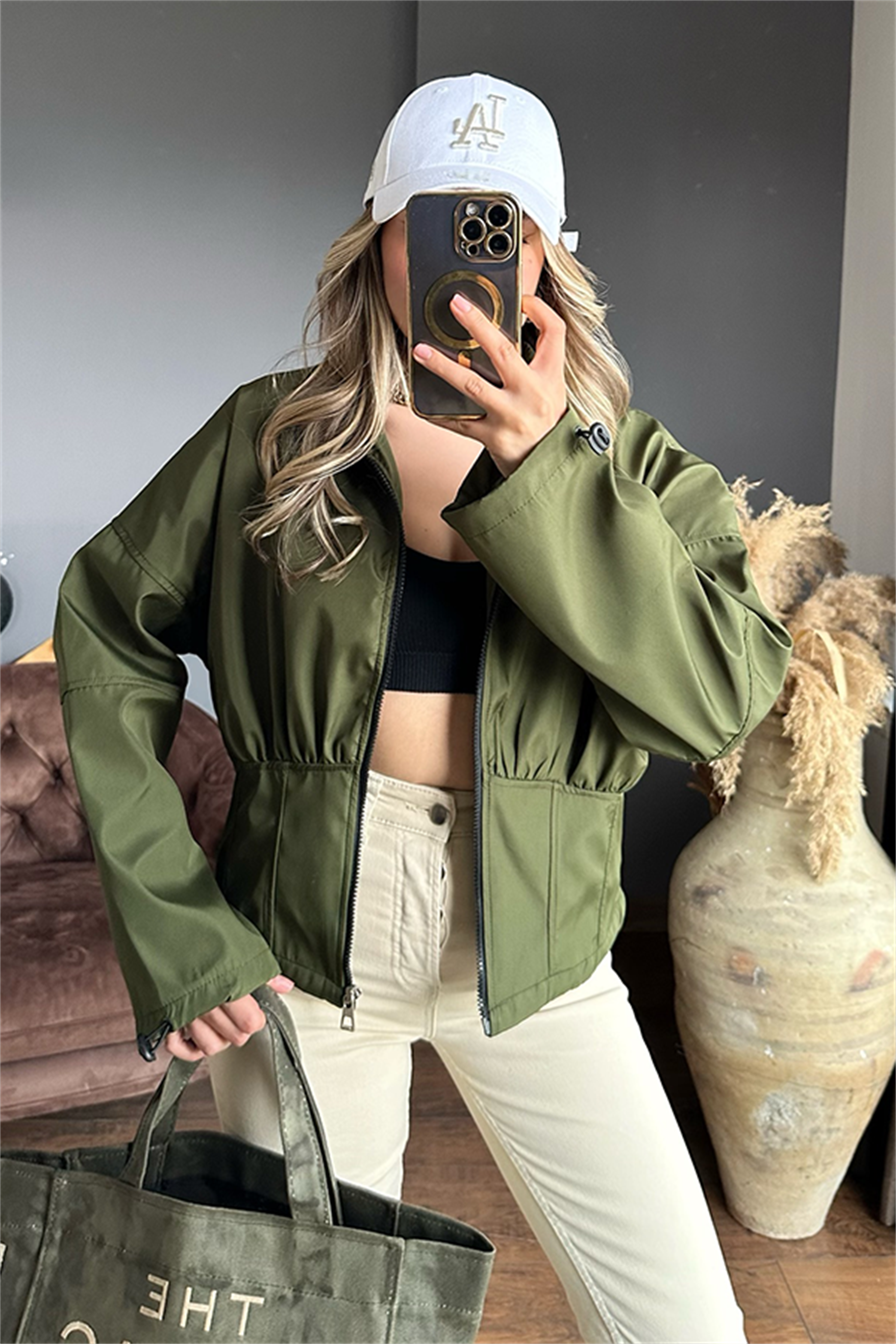 Belden oturtmalı haki yeşil yağmurluk