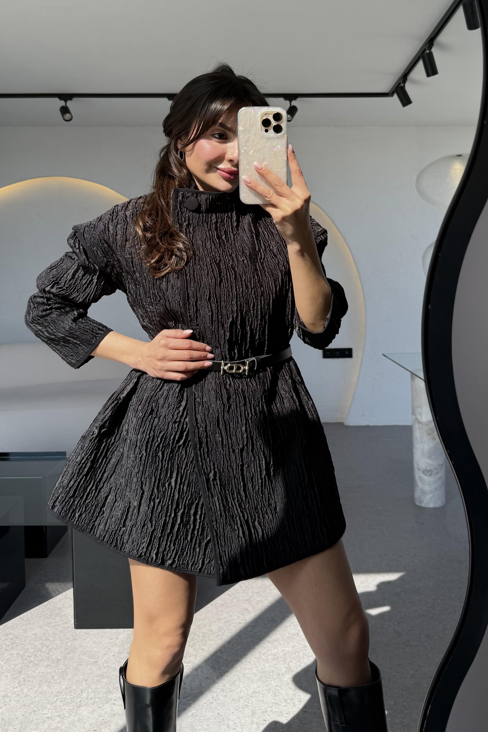 Belina Siyah Dik Yaka Jakarlı Kemerli Ceket