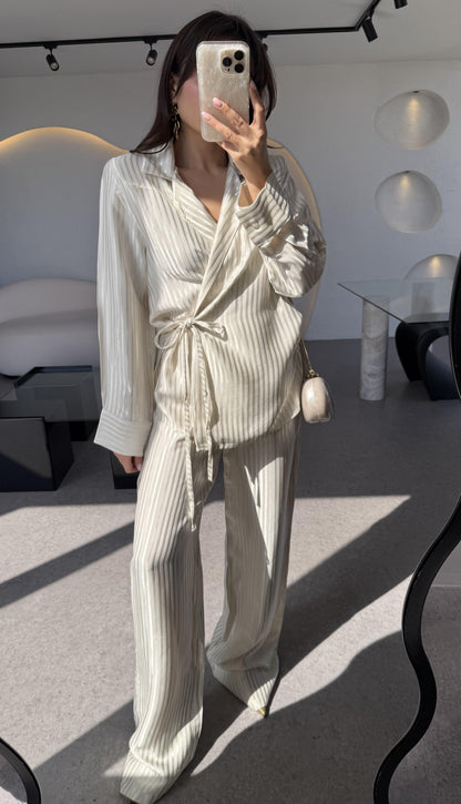 Bethani Ekru Vatkalı Şeritli Saten Dokulu Takım