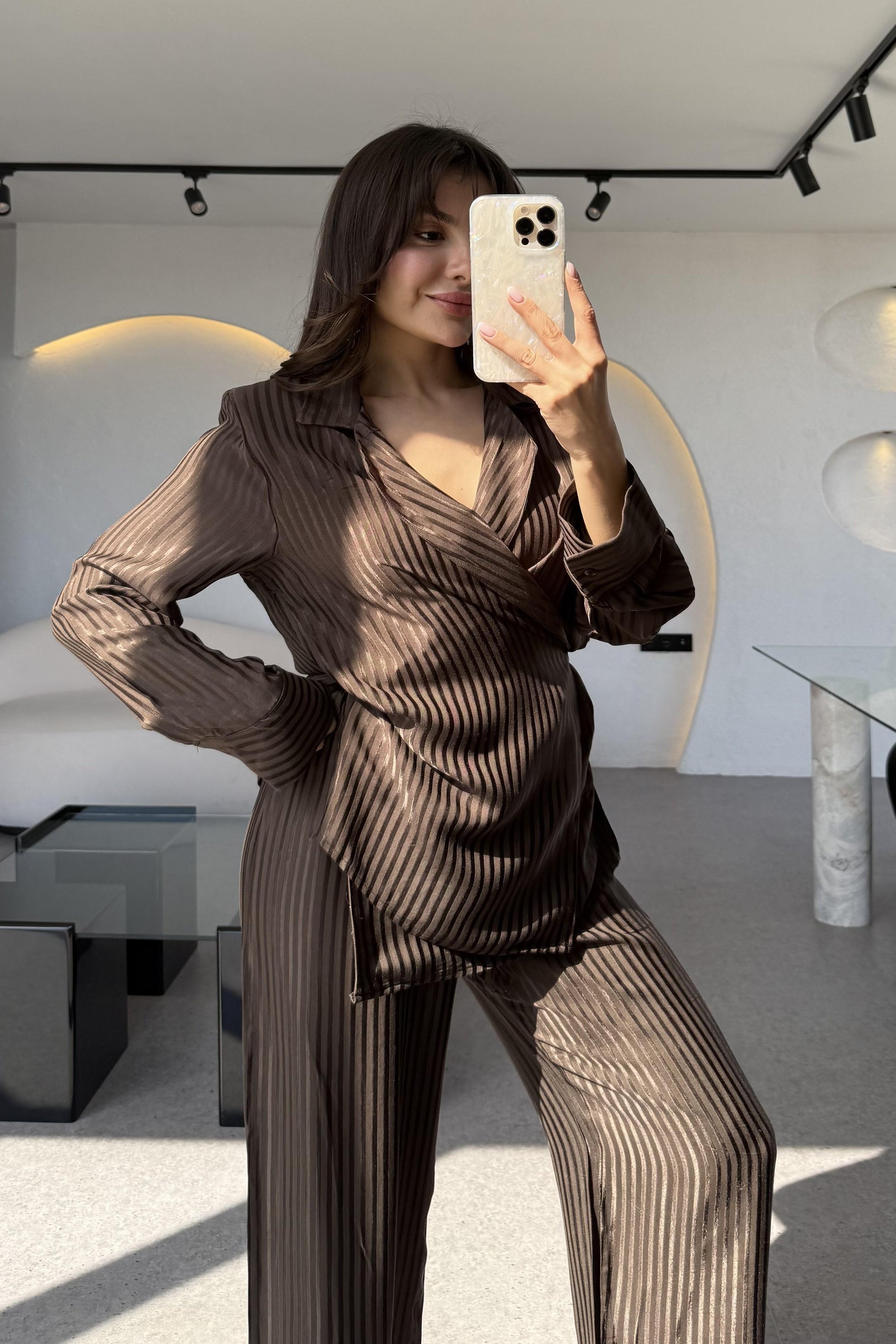 Bethani Kahve Vatkalı Şeritli Saten Dokulu Takım