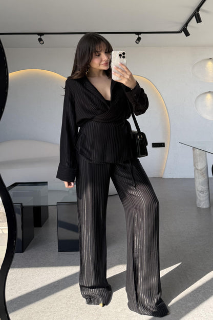 Bethani Siyah Vatkalı Şeritli Saten Dokulu Takım