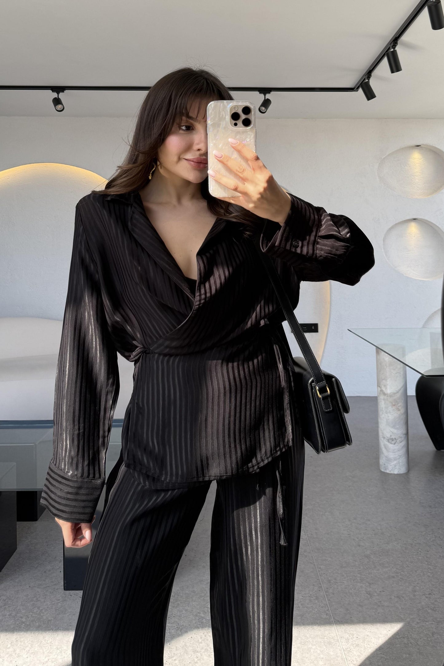 Bethani Siyah Vatkalı Şeritli Saten Dokulu Takım