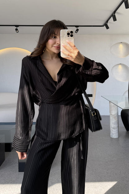 Bethani Siyah Vatkalı Şeritli Saten Dokulu Takım