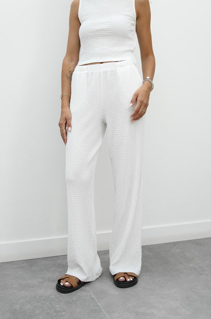 BEYAZ DOKULU BLUZ PANTOLON TAKIM