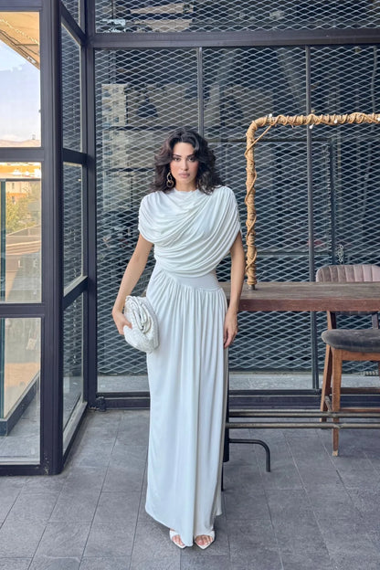 Beyaz Drapeli Maxi Elbise