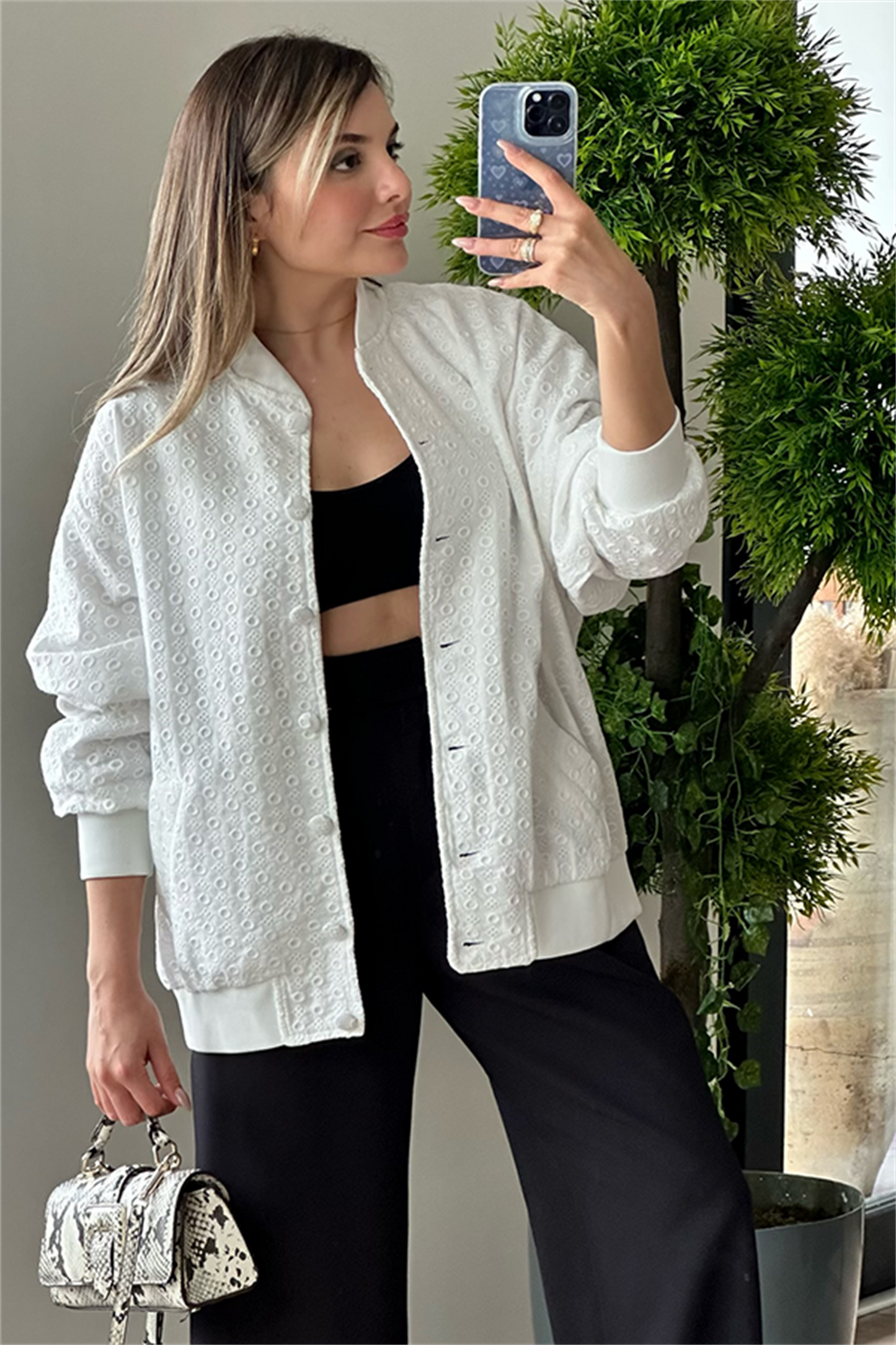 Beyaz güpürlü spor ceket