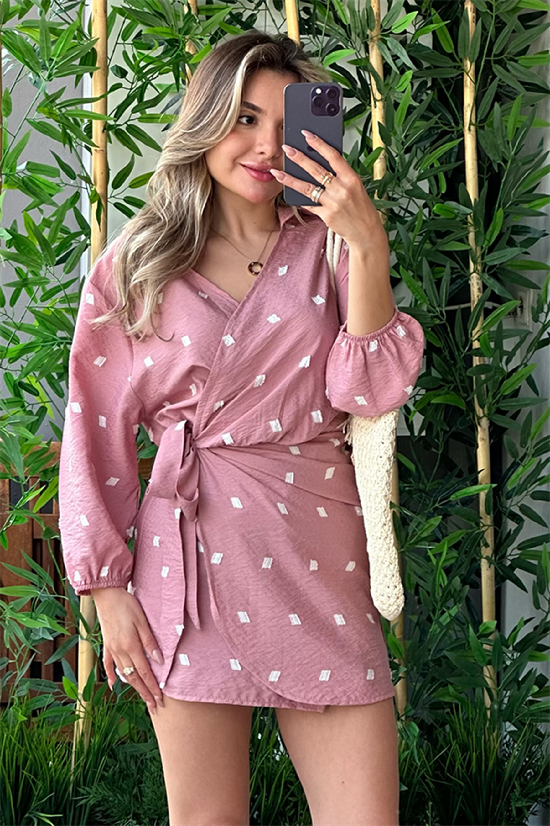 Beyaz noktalı pudra pembesi keten elbise