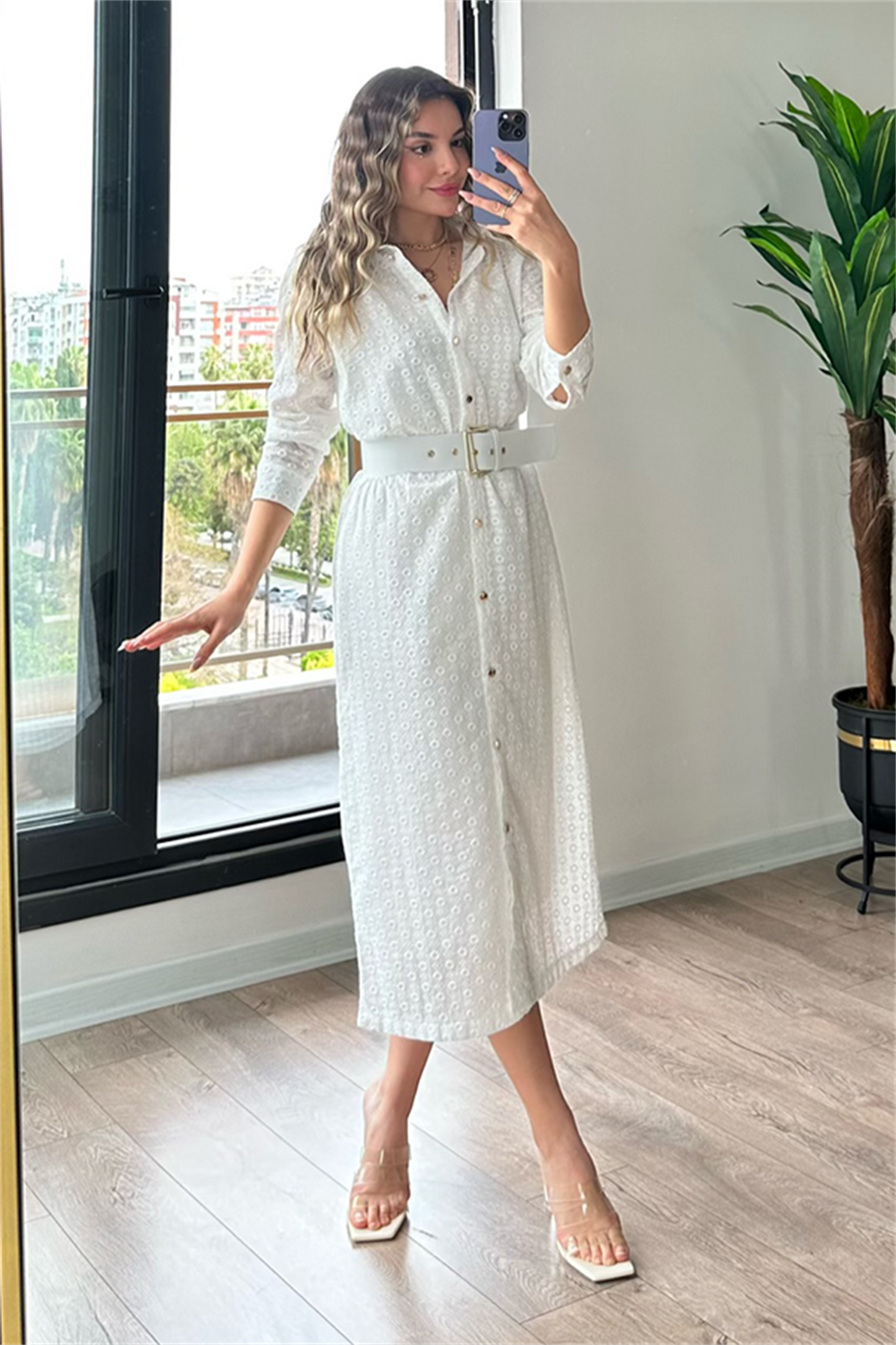 Beyaz önden full düğmeli güpürlü elbise