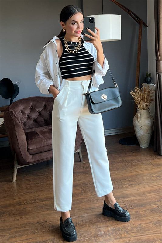 Cep detaylı beyaz mini ceket