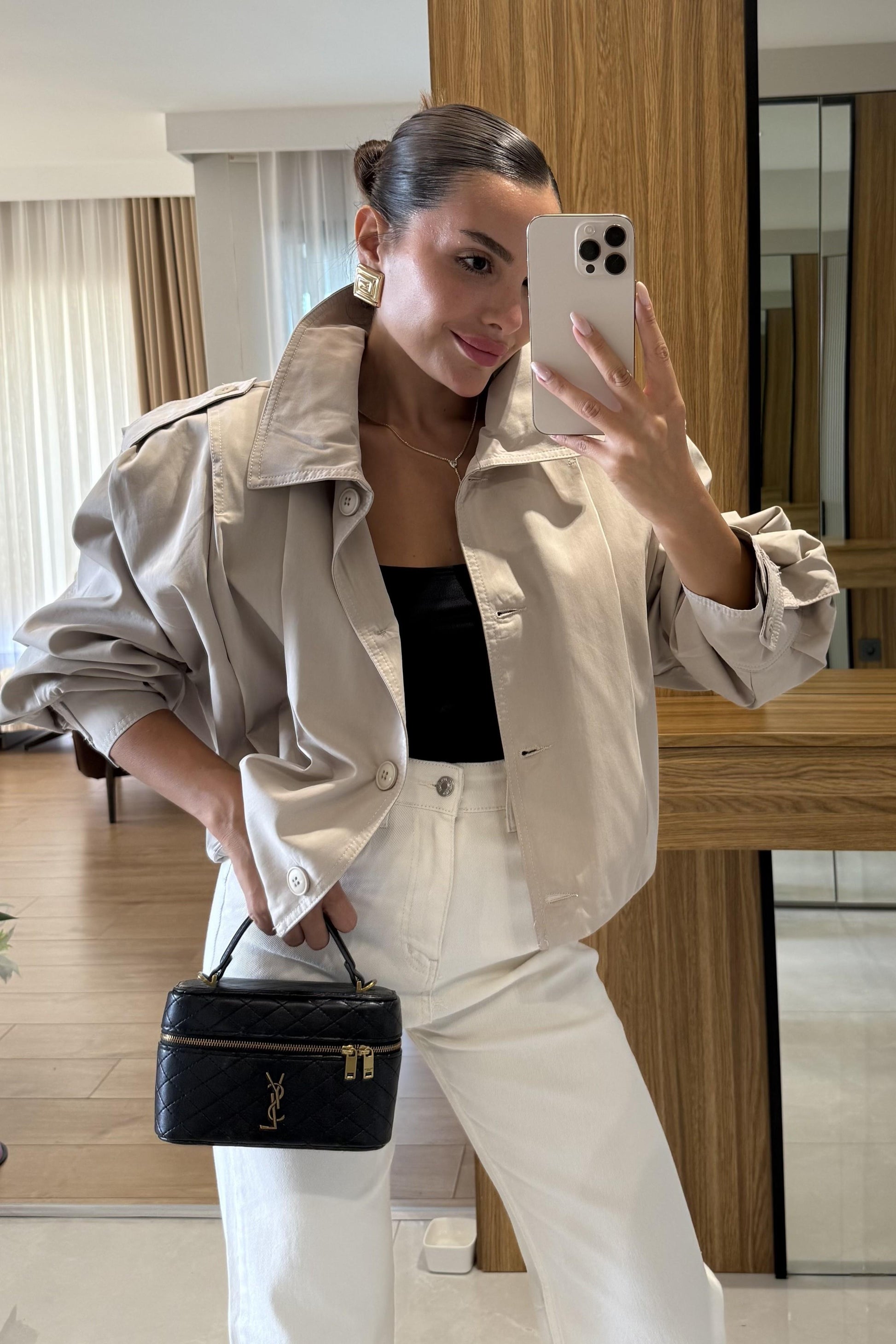 Clara Taş Pile Detaylı Kısa Ceket