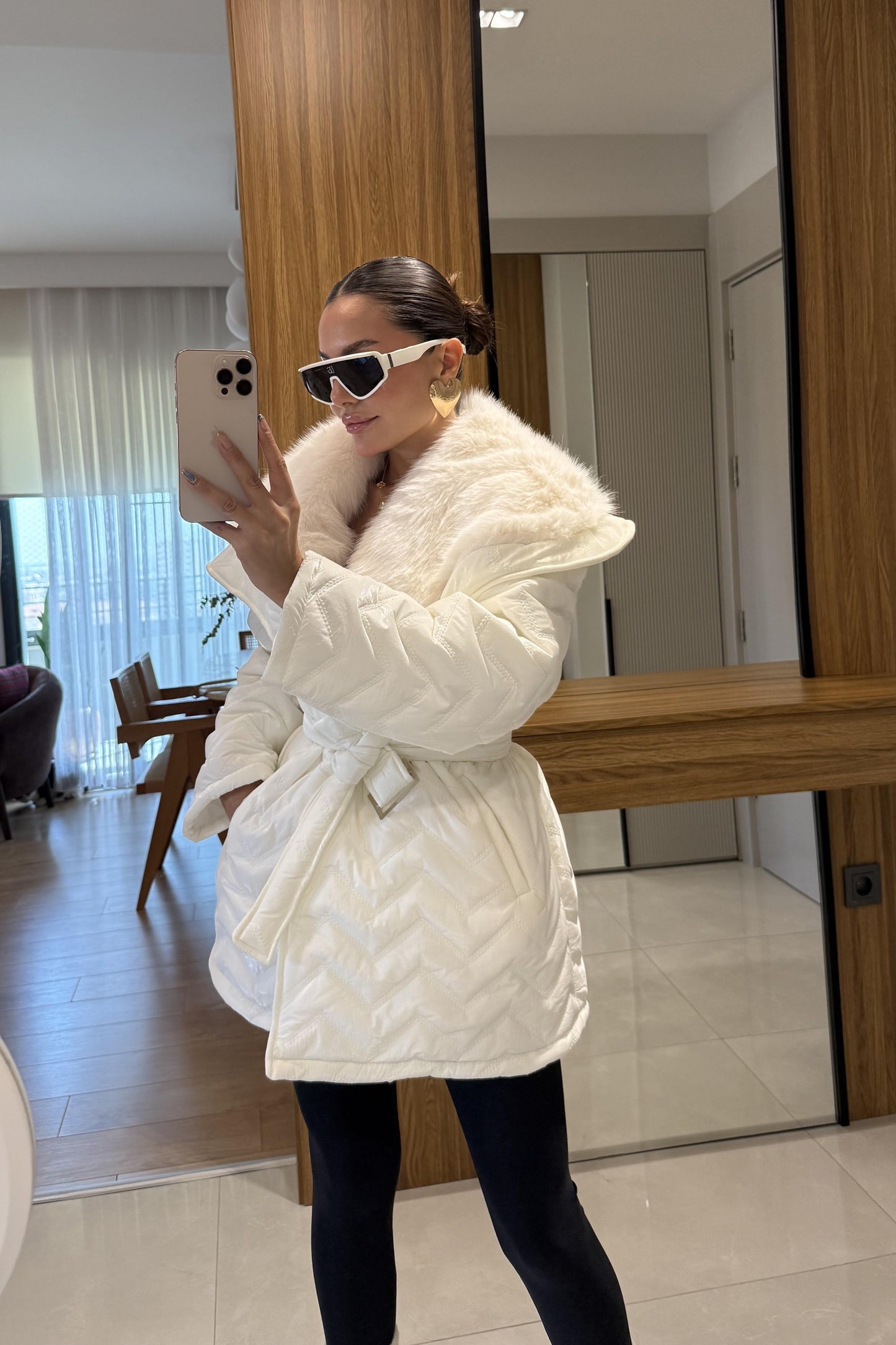 Colmar Beyaz Kürklü Kemerli Şişme Mont