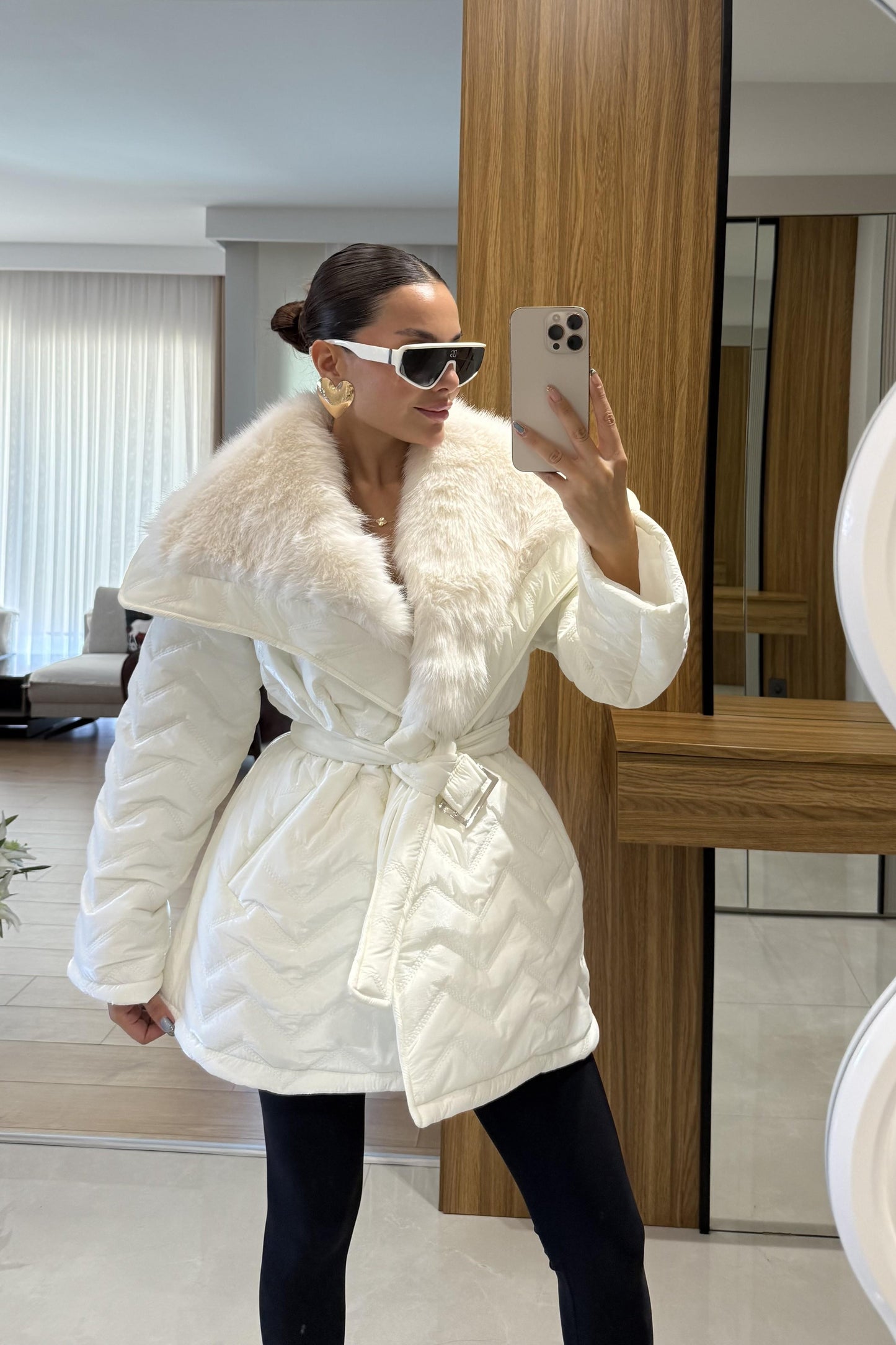 Colmar Beyaz Kürklü Kemerli Şişme Mont