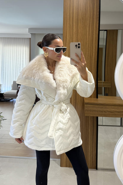 Colmar Beyaz Kürklü Kemerli Şişme Mont