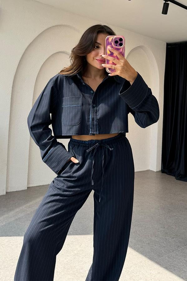 Courtneys Lacivert Çizgili Takım