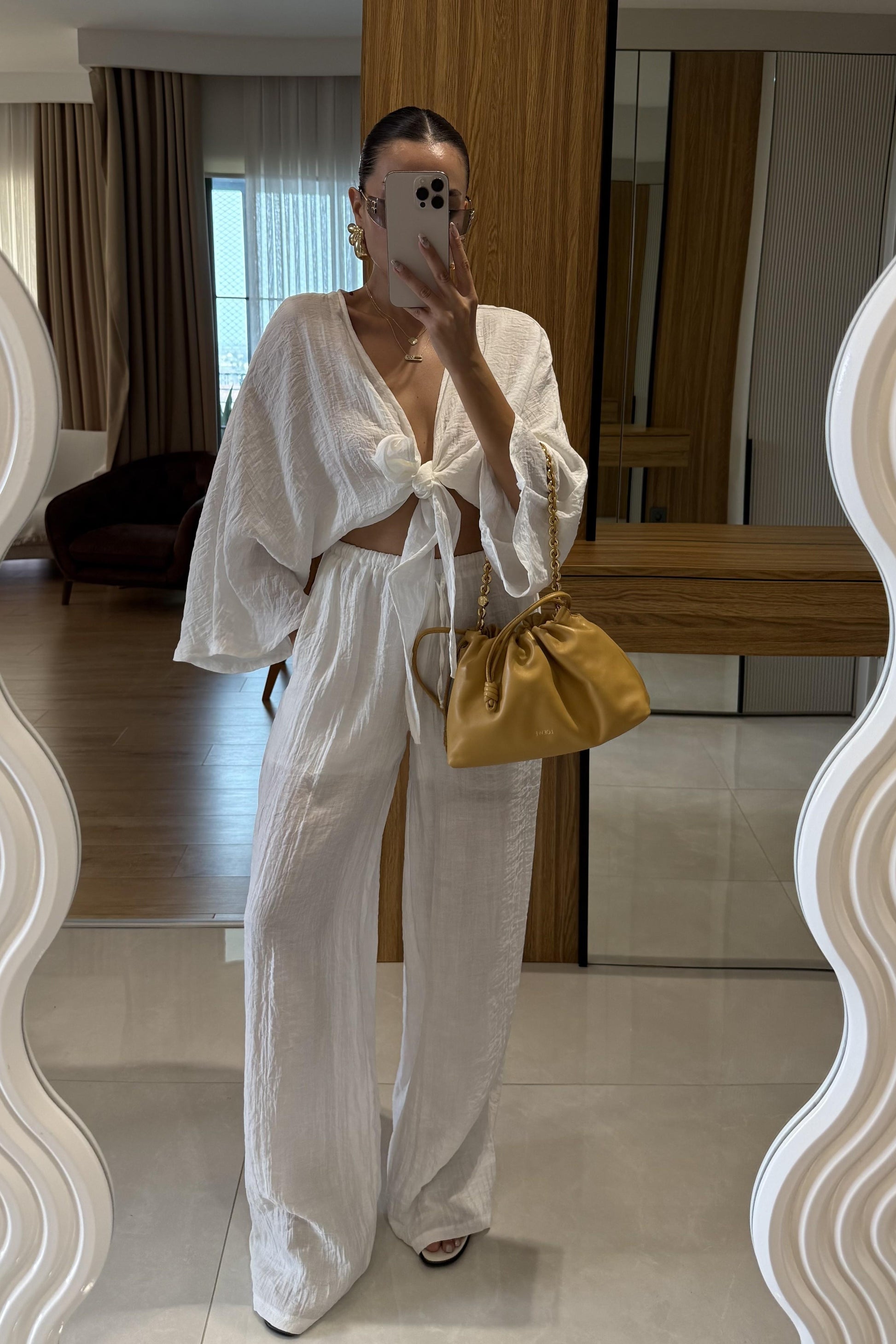 Diora Beyaz Bağlamalı Astarlı Takım