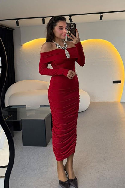 Elwine Kırmızı Drapeli Madonna Yaka Elbise