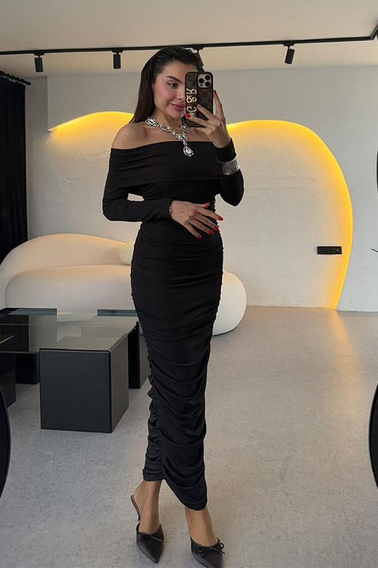 Elwine Siyah Drapeli Madonna Yaka Elbise