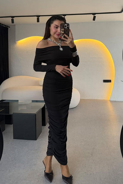 Elwine Siyah Drapeli Madonna Yaka Elbise