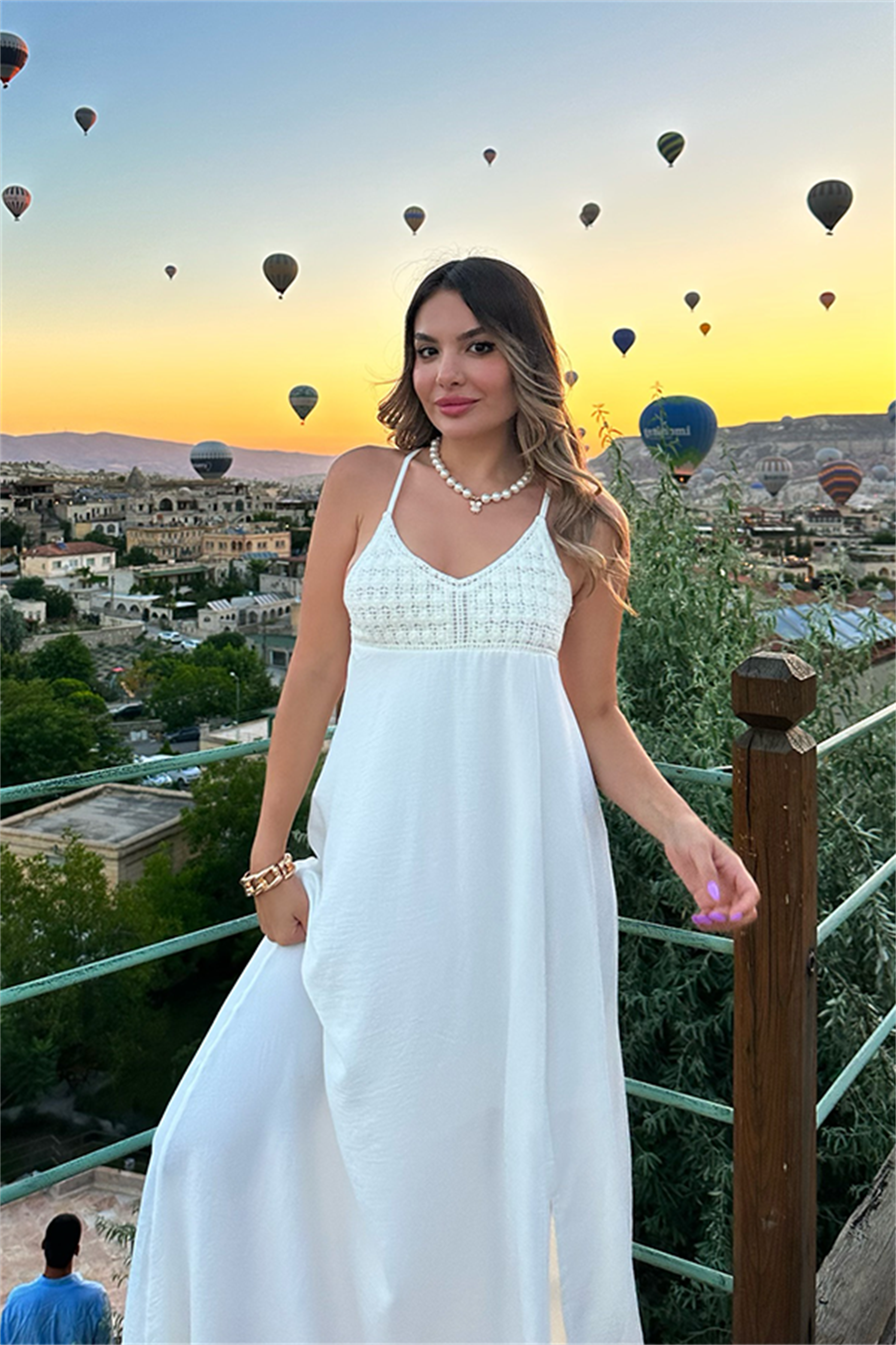 Farilya sırt dekolteli beyaz elbise