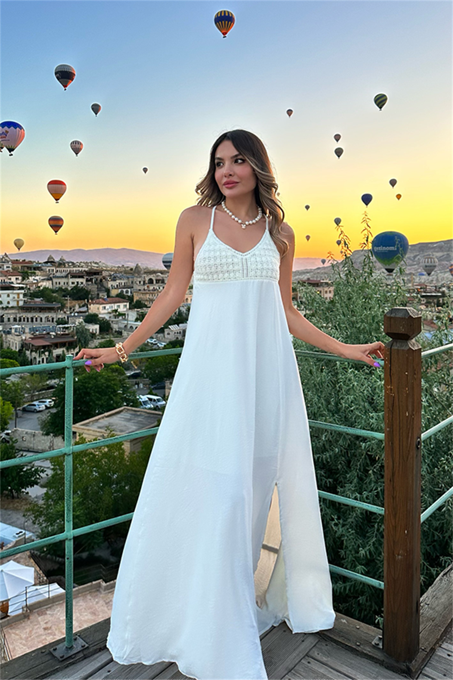 Farilya sırt dekolteli beyaz elbise