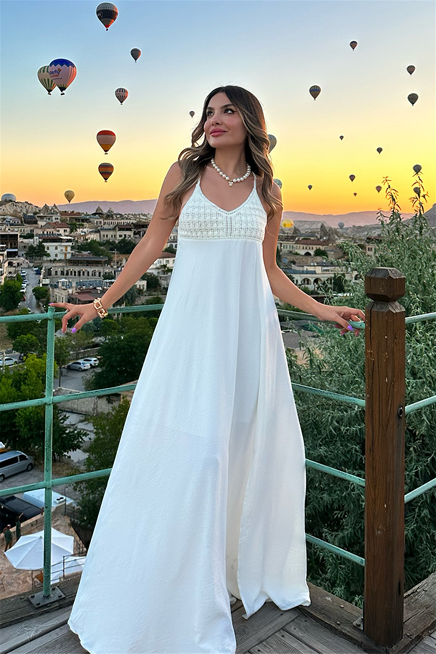 Farilya sırt dekolteli beyaz elbise