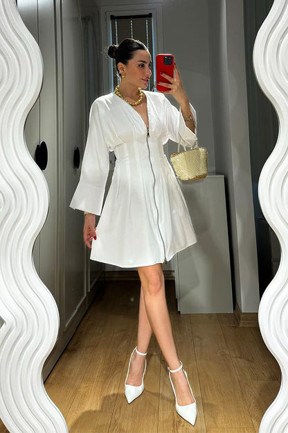 Faylinn Korse Detaylı Fermuarlı Beyaz Elbise