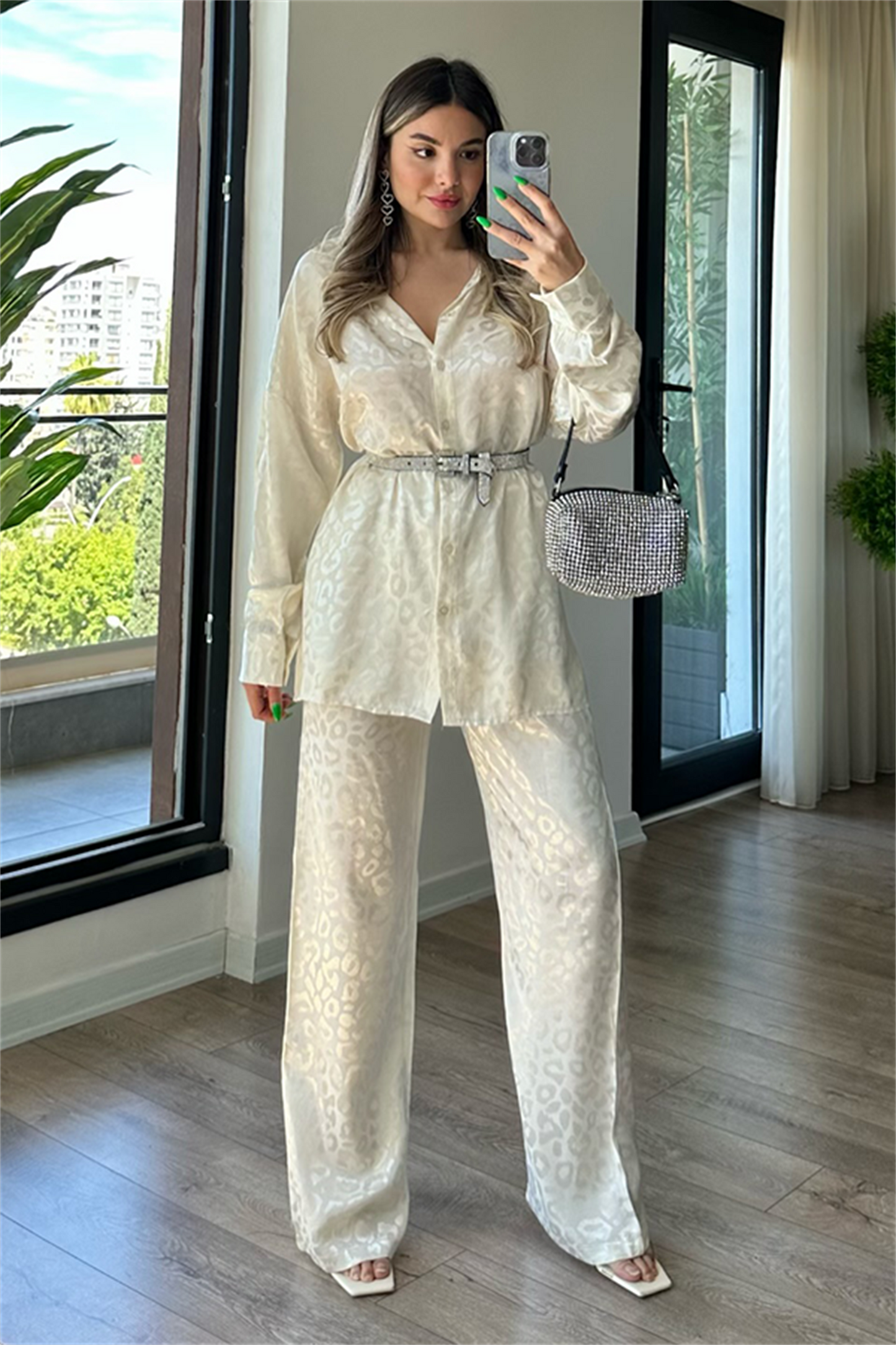 Galia saten dokulu jakarlı takım - Krem