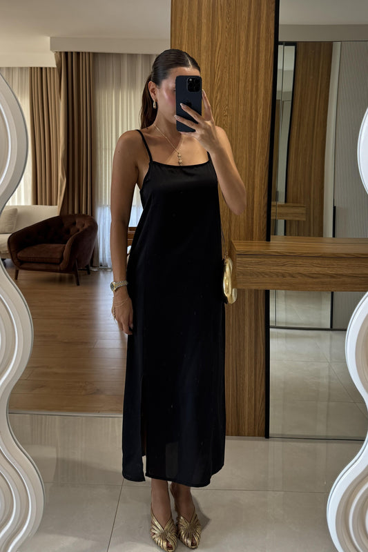 Gown Siyah Askılı Yırtmaçlı Elbise