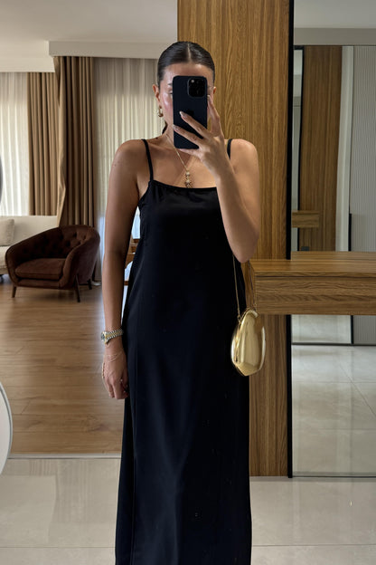 Gown Siyah Askılı Yırtmaçlı Elbise
