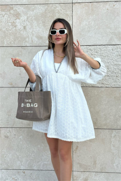 Güpür v yaka beyaz elbise