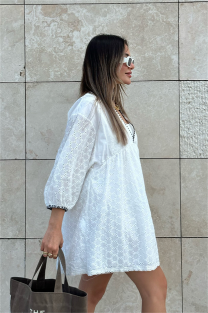 Güpür v yaka beyaz elbise