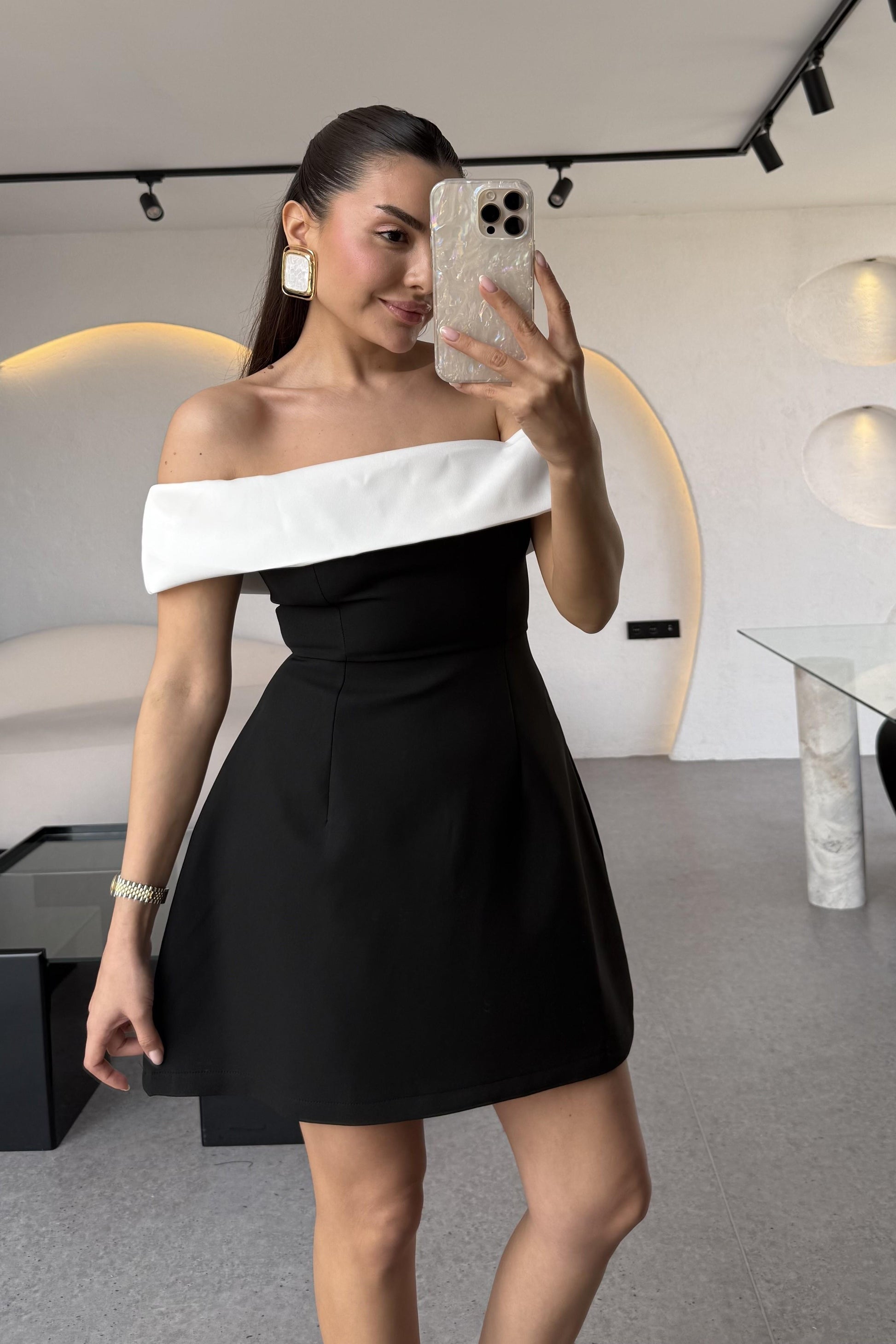 Harwey Kısa Madonna Yaka Elbise