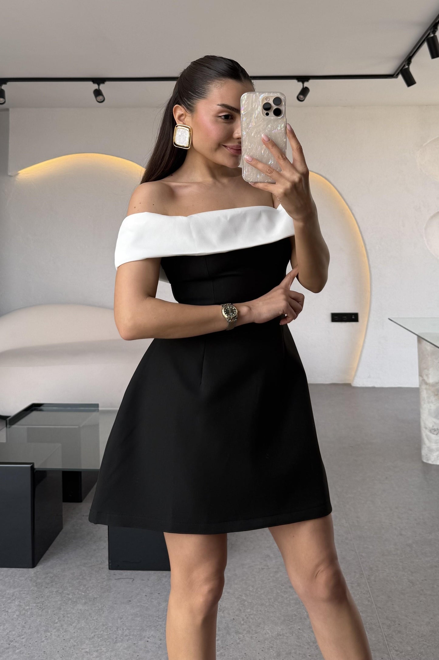 Harwey Kısa Madonna Yaka Elbise