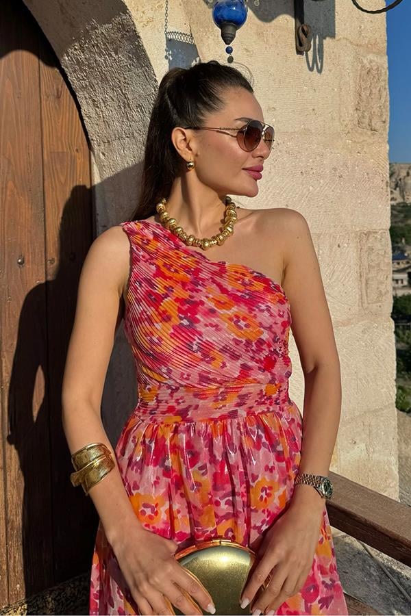 Hasharia Parlak Tek Omuz Fuşya Elbise