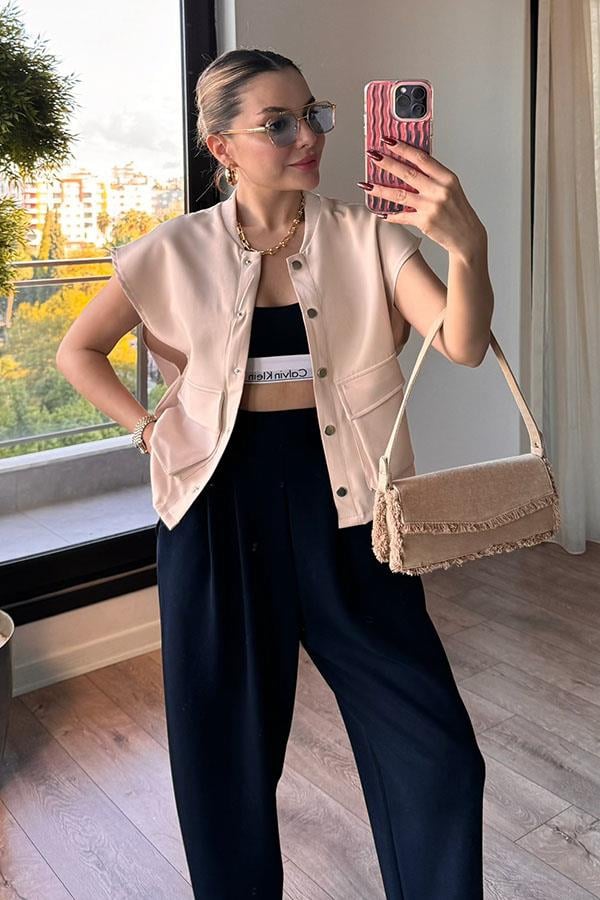 Jane Vatka Detaylı Krem Yelek