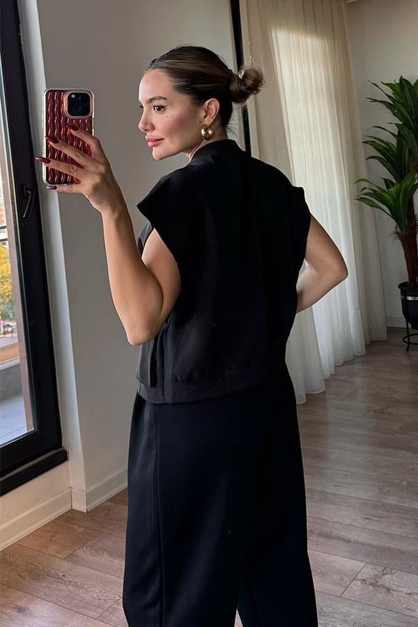 Jane Vatka Detaylı Siyah Yelek