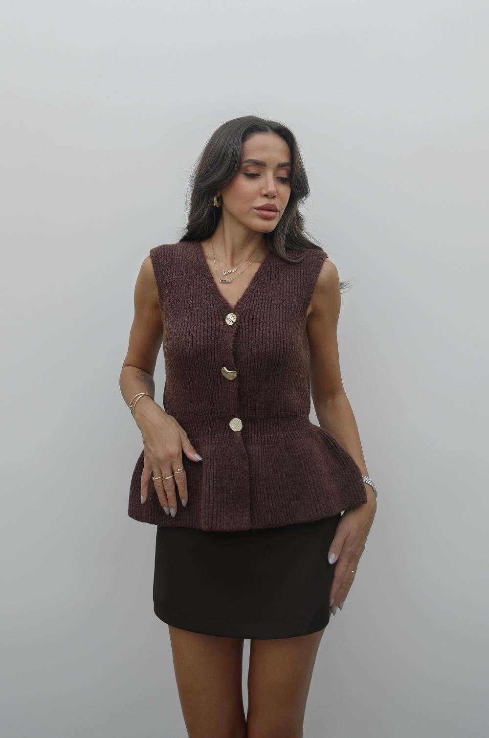 KAHVERENGI BELINDEN VOLANLI TRIKO YELEK