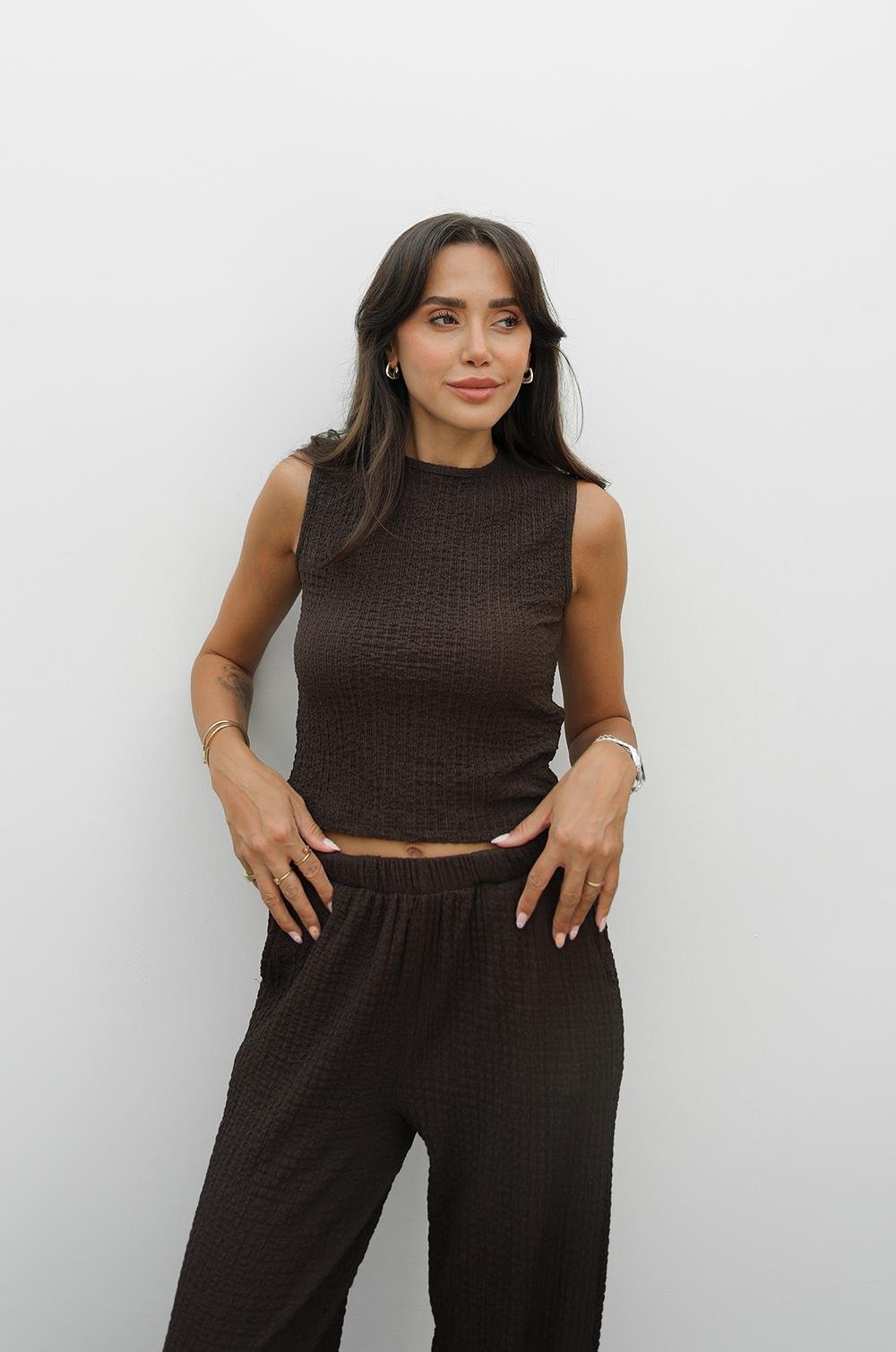 KAHVERENGI DOKULU BLUZ PANTOLON TAKIM