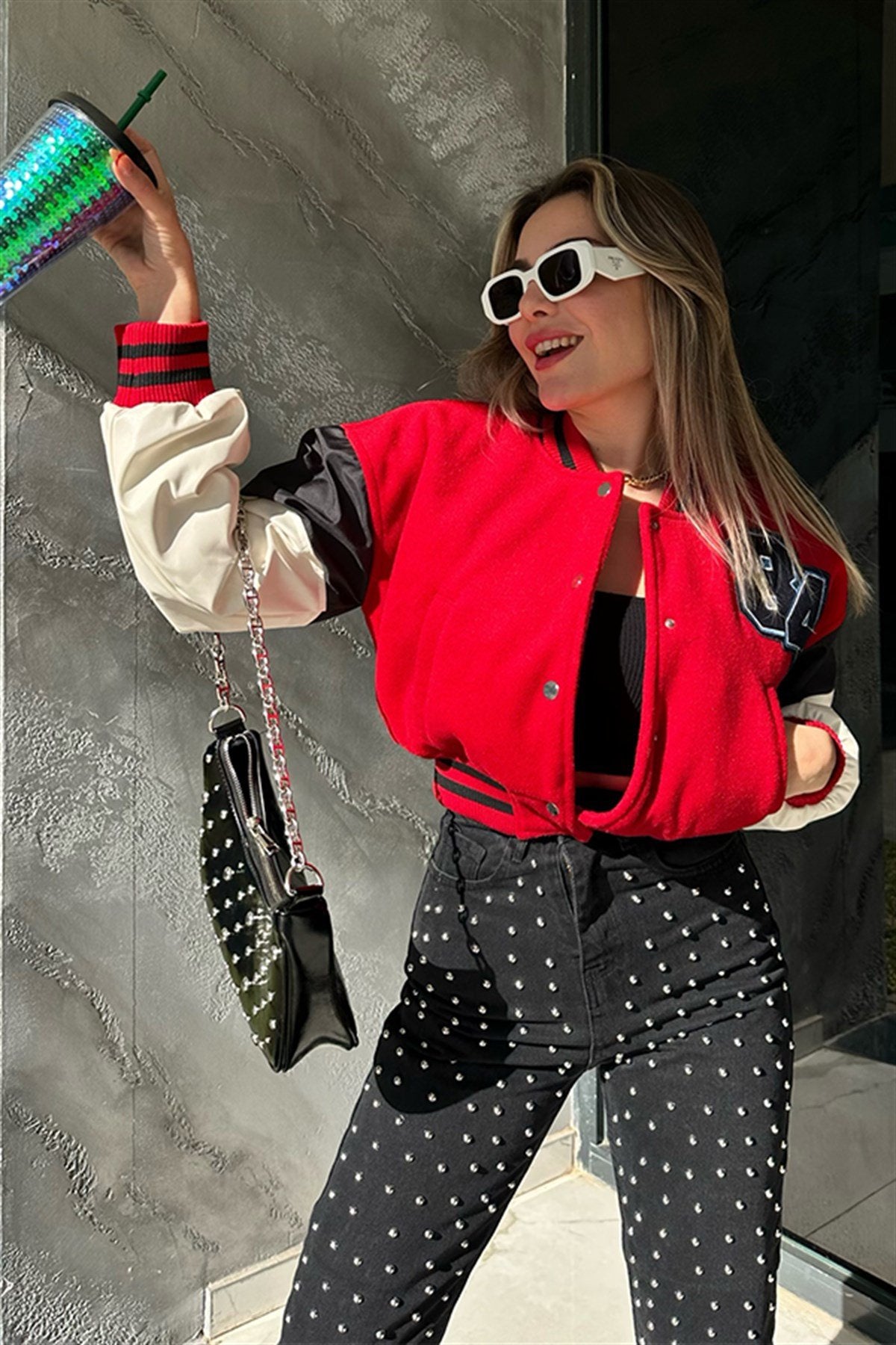 Kolları deri kırmızı bomber ceket