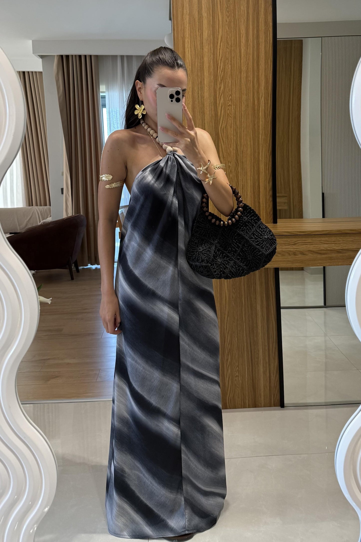 Korea Füme Boncuk Detaylı Boyundan Bağlamalı Saten Elbise