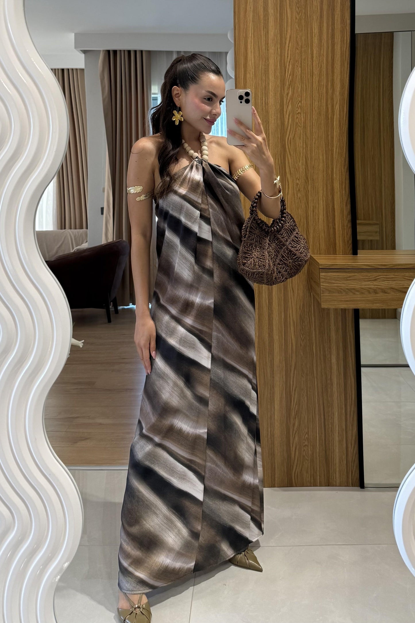 Korea Kahve Boncuk Detaylı Boyundan Bağlamalı Saten Elbise