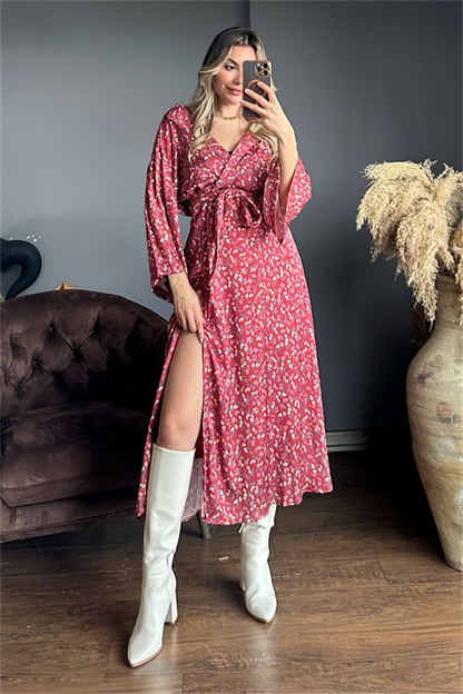 Kuşak detaylı kırmızı çiçekli elbise