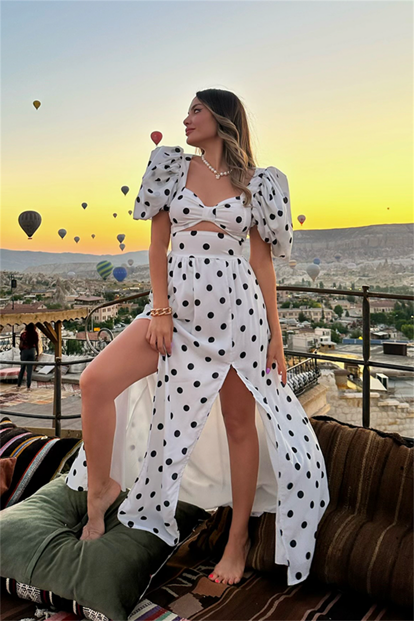 Labranda beyaz puantiyeli dekolteli elbise