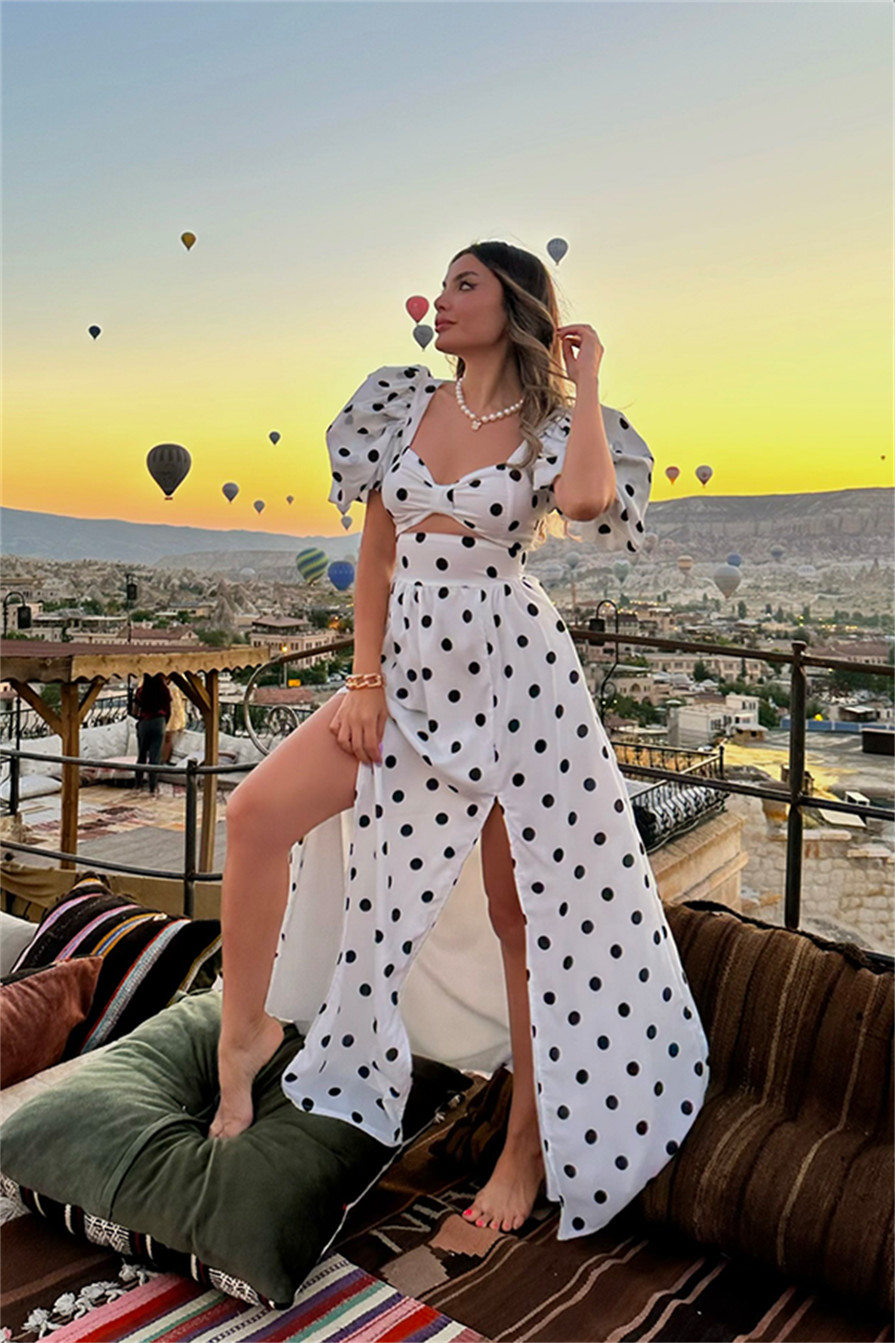 Labranda beyaz puantiyeli dekolteli elbise