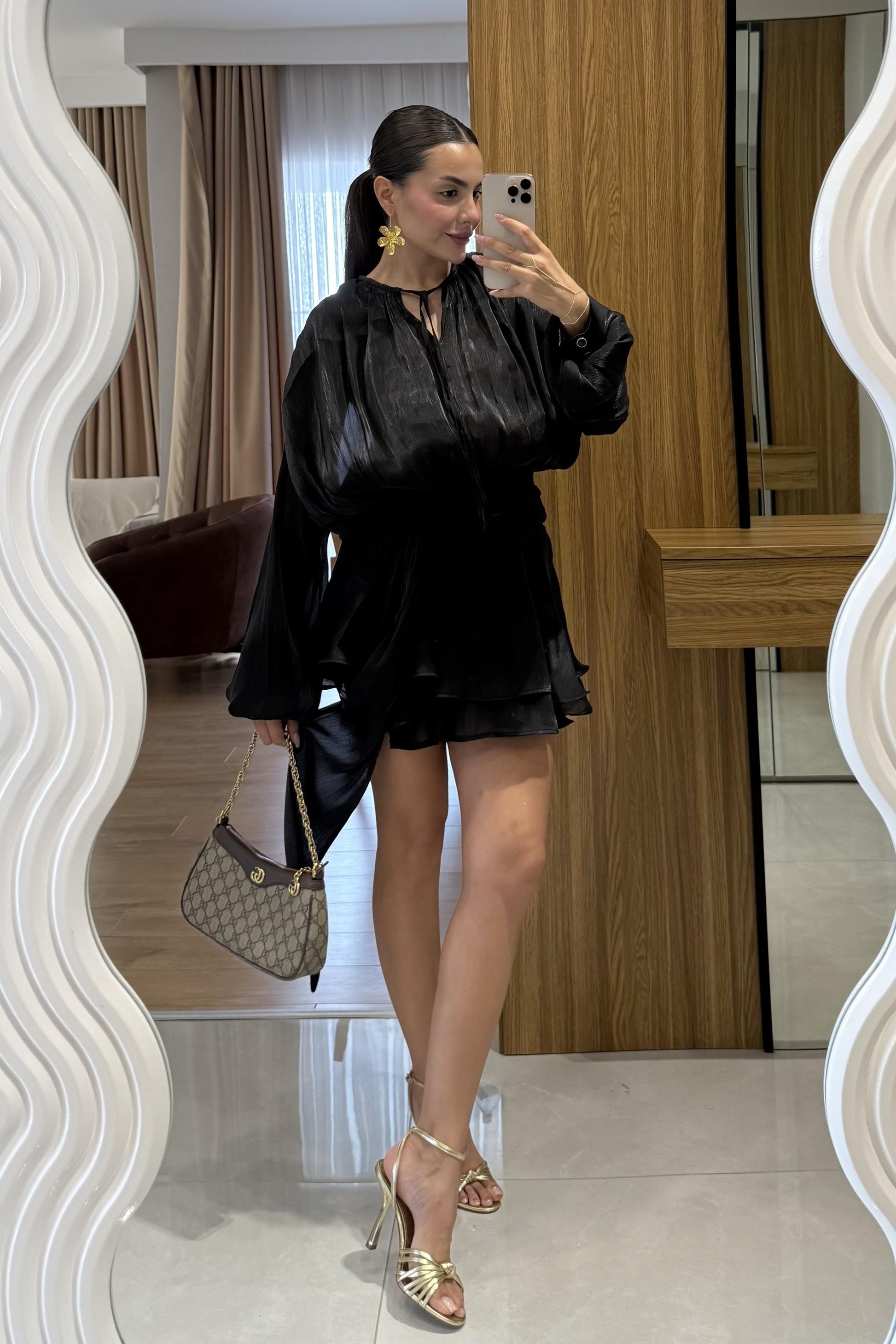 Lasarta Siyah Işıltı Dokulu Volanlı Tasarım Mini Elbise