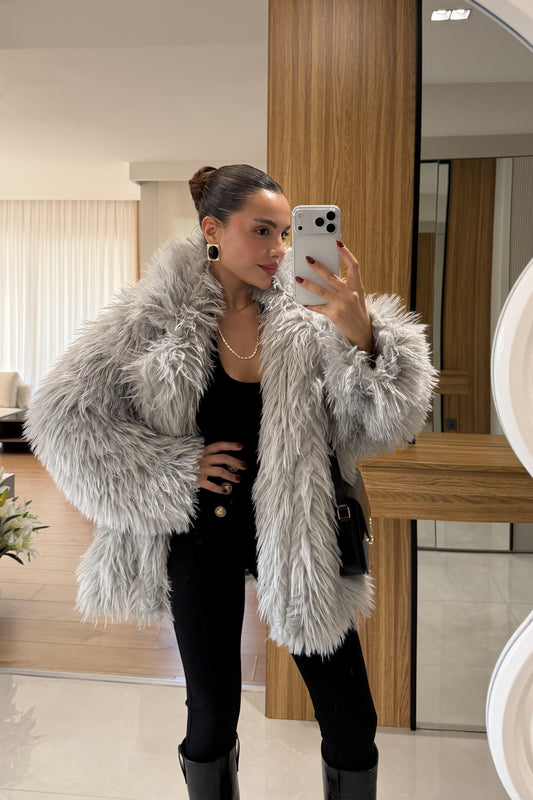 Lilya Gri Kabarık Tüylü Kürk