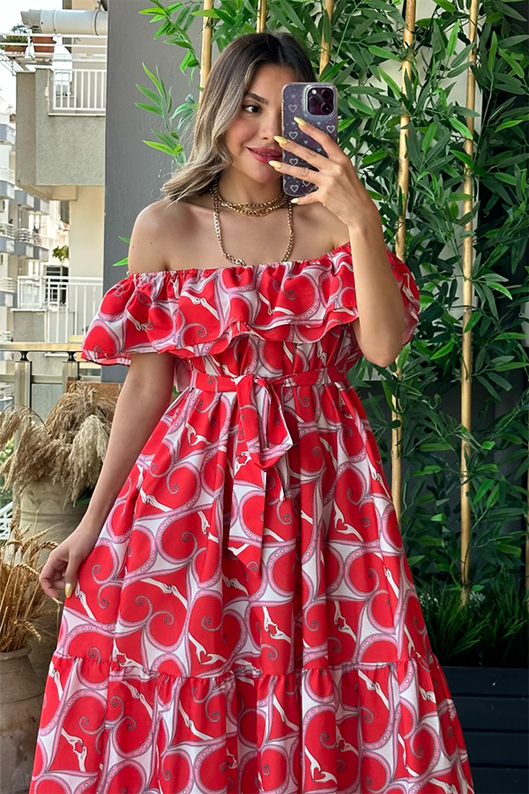 Madonna yaka kırmızı desenli elbise